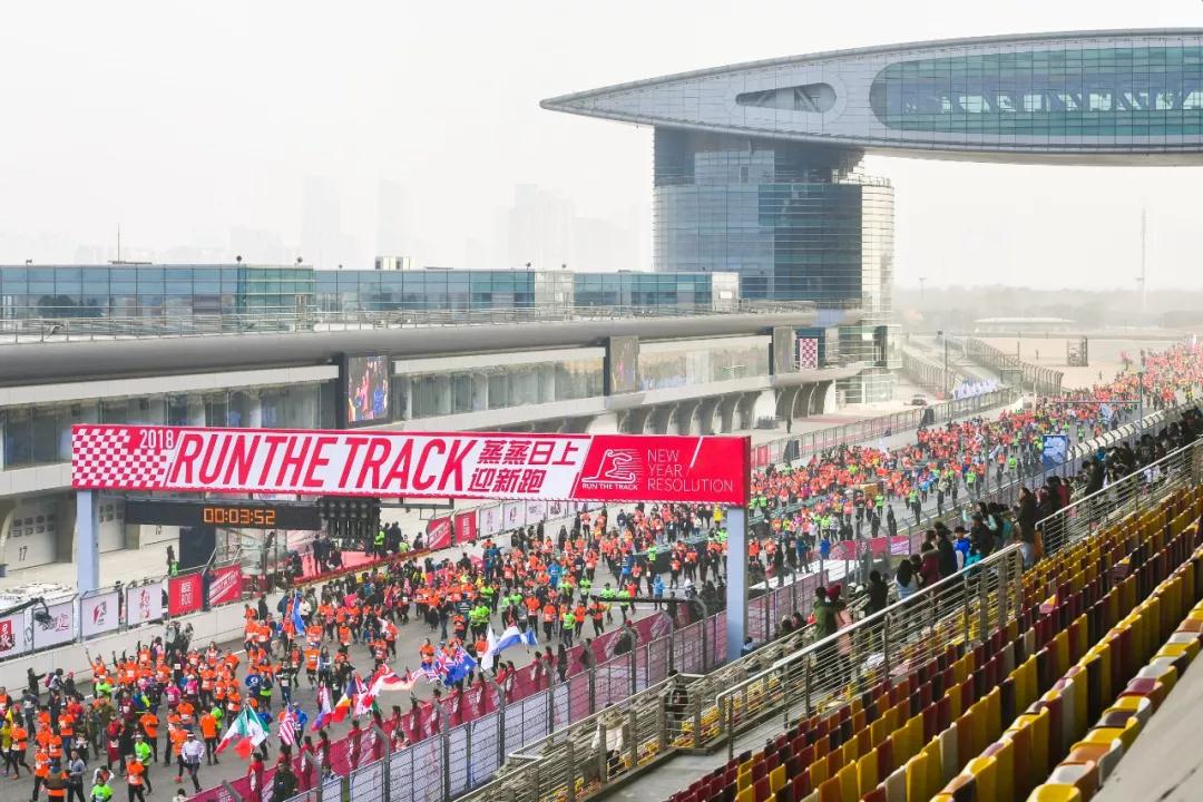 Demand for New Year run in Shanghai reaches fever pitch